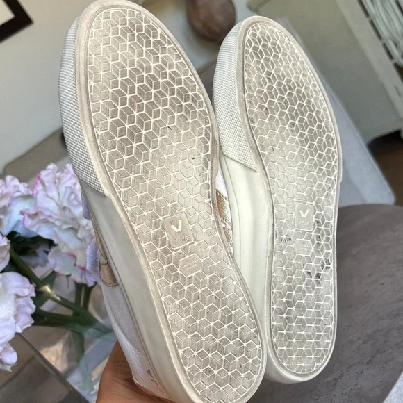 Veja White Women's Sneakers - Picture 5 of 5